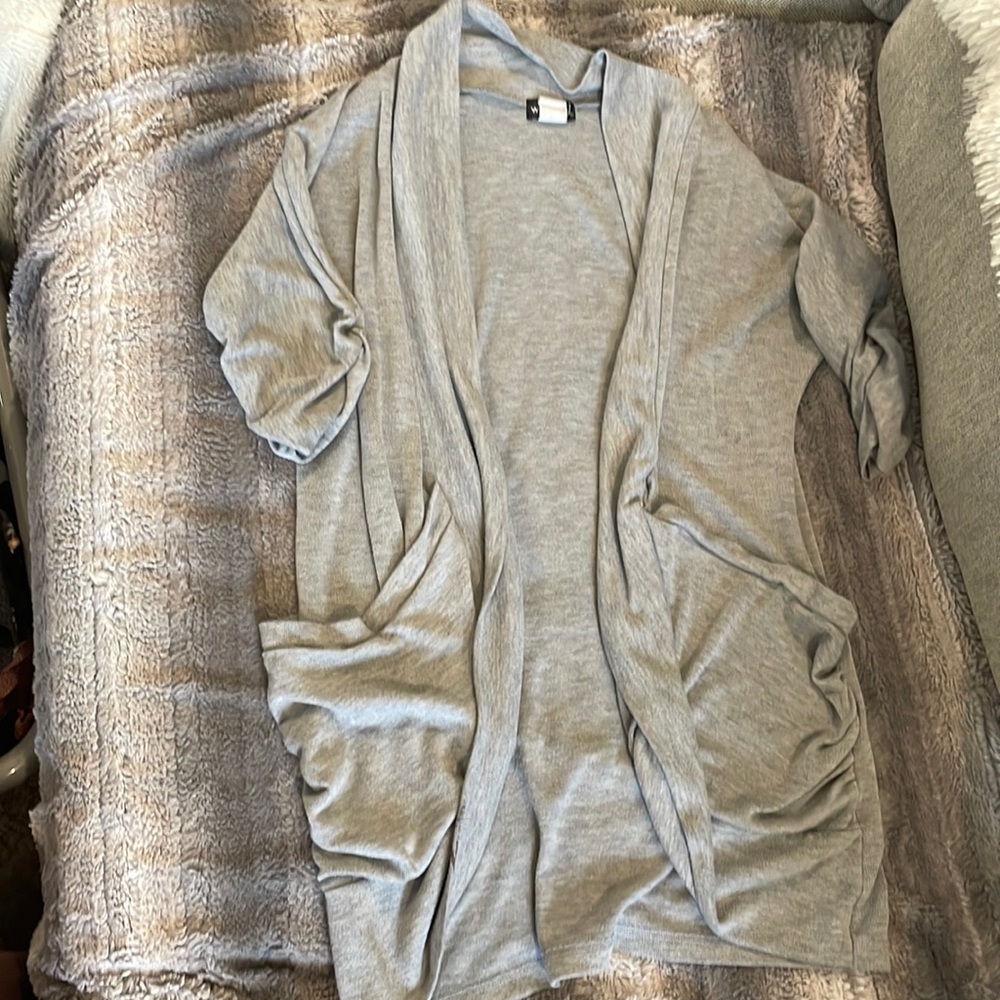 Grey 3/4 sleeve cardigan. Size large. Good condition.